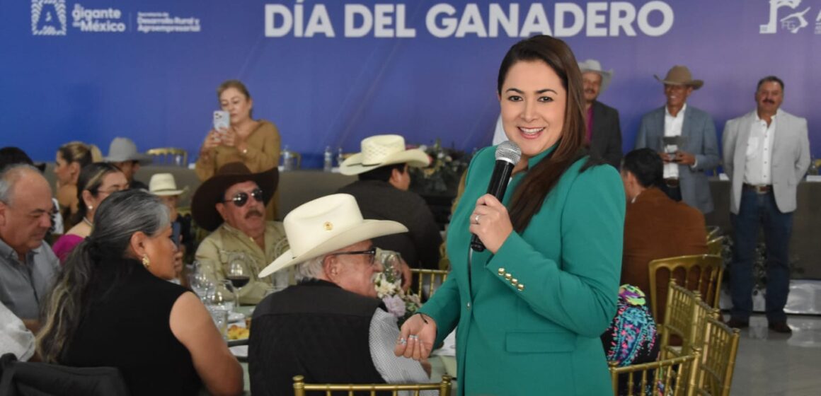 TERE JIMÉNEZ SE REÚNE CON GANADEROS PARA RECONOCER SU VALOR EN LA PRODUCCIÓN DE ALIMENTOS