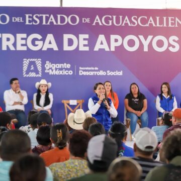 TERE JIMÉNEZ LLEVA APOYOS PARA QUE FAMILIAS DE TEPEZALÁ PUEDAN MEJORAR SUS VIVIENDAS