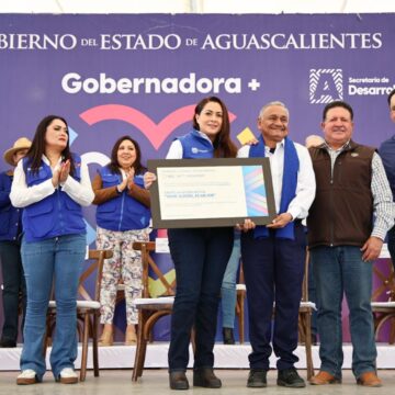 EN ASIENTOS, TERE JIMÉNEZ ACERCA SERVICIOS A LAS FAMILIAS Y SUPERVISA AVANCES DE OBRA PÚBLICA