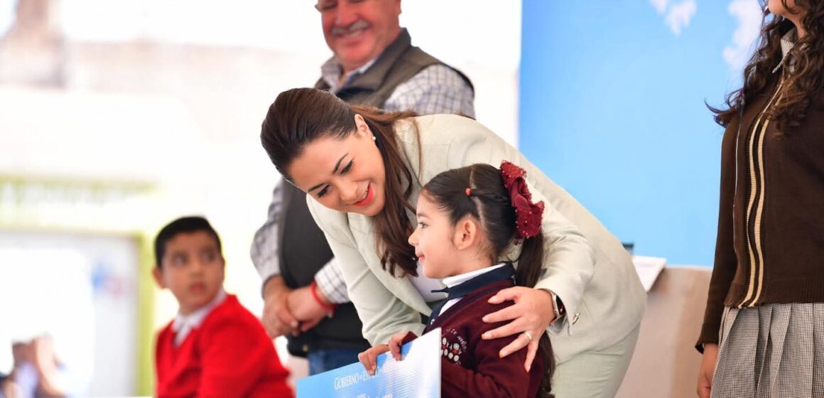 TERE JIMÉNEZ CONCLUYE ENTREGA DE MÁS DE 11 MIL BECAS EN TODO EL ESTADO