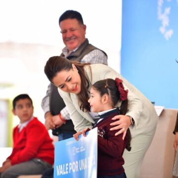 TERE JIMÉNEZ CONCLUYE ENTREGA DE MÁS DE 11 MIL BECAS EN TODO EL ESTADO