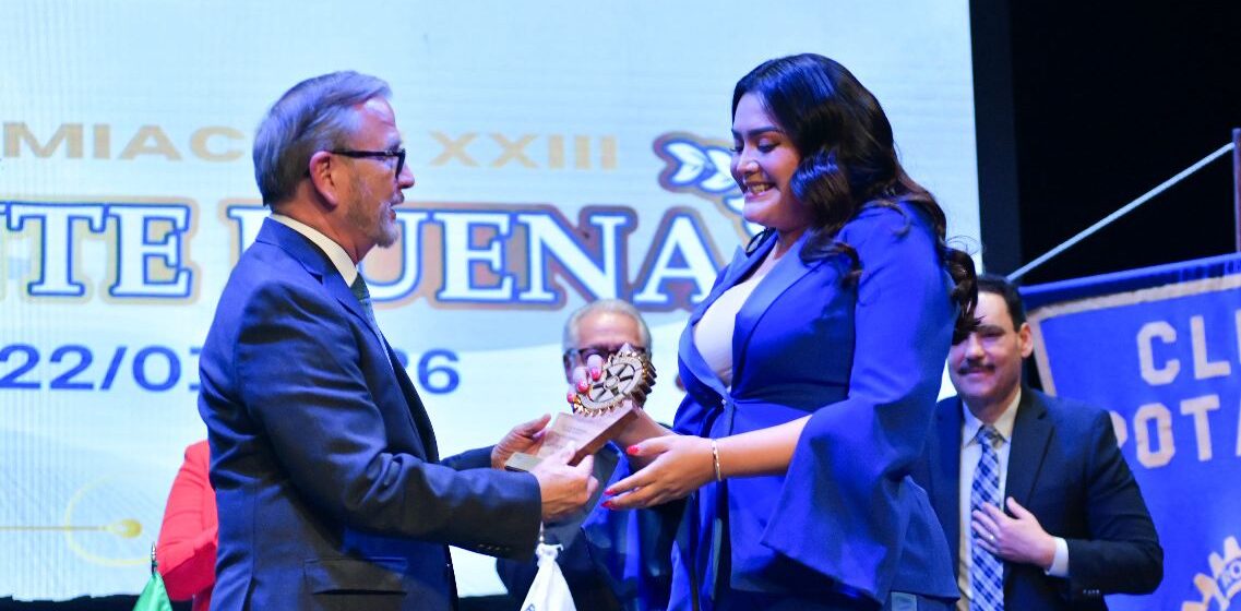 ROTARIOS RECONOCEN A AURORA JIMÉNEZ POR SU LABOR SOCIAL EN AGUASCALIENTES