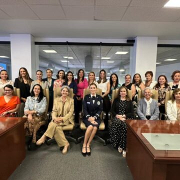 EMPRESARIAS VISITAN EL C5i Y CONOCEN ACCIONES PARA LA SEGURIDAD DE LAS MUJERES