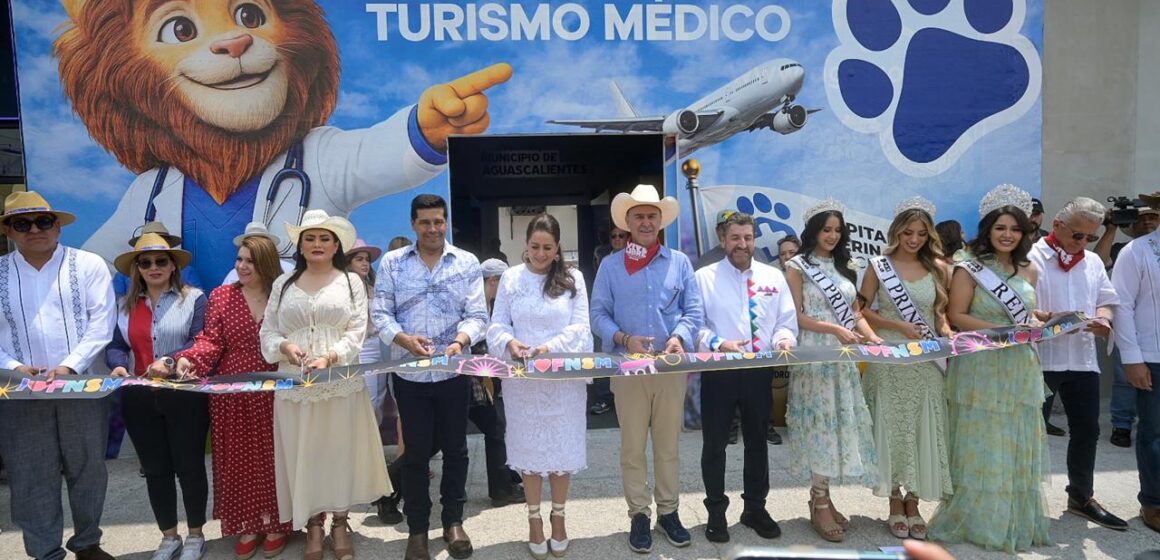INAUGURAN TERE JIMÉNEZ Y LEO MONTAÑEZ STAND DEL MUNICIPIO DE AGUASCALIENTES EN EL PERÍMETRO DE LA FNSM 2026