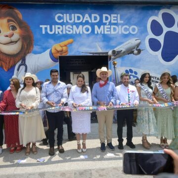 INAUGURAN TERE JIMÉNEZ Y LEO MONTAÑEZ STAND DEL MUNICIPIO DE AGUASCALIENTES EN EL PERÍMETRO DE LA FNSM 2026