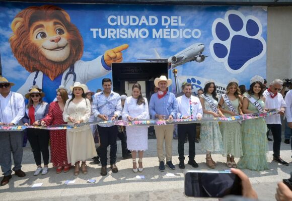 INAUGURAN TERE JIMÉNEZ Y LEO MONTAÑEZ STAND DEL MUNICIPIO DE AGUASCALIENTES EN EL PERÍMETRO DE LA FNSM 2026