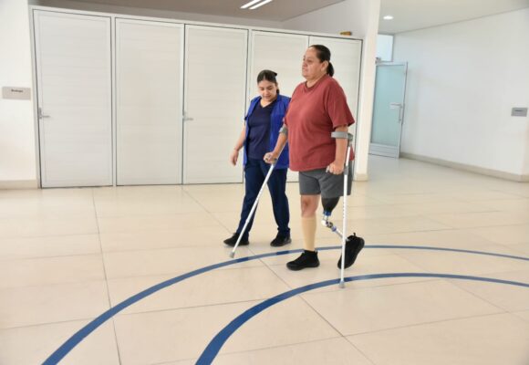 CON APOYO DEL DIF, MARÍA VOLVIÓ A CAMINAR Y RECUPERÓ SU VIDA 