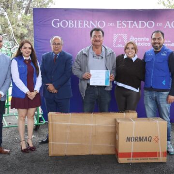 EN AGUASCALIENTES ENTREGAN APOYOS PARA EL FORTALECIMIENTO DE NEGOCIOS FAMILIARES