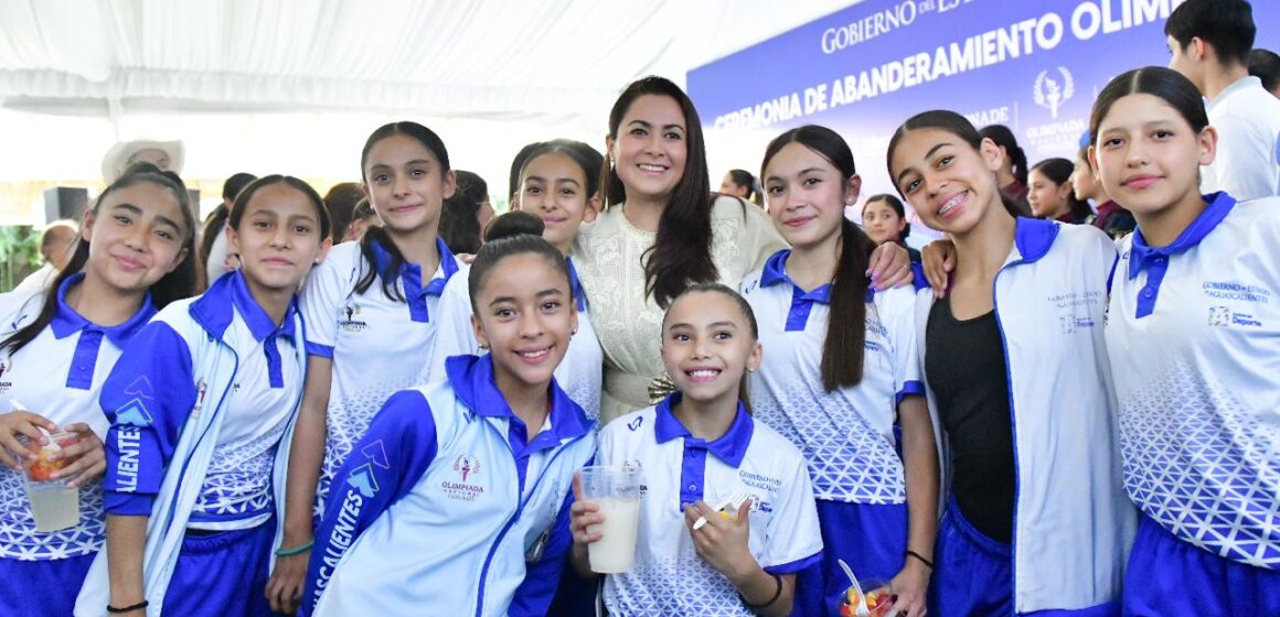 TERE JIMÉNEZ ABANDERA A DEPORTISTAS QUE REPRESENTARÁN A AGUASCALIENTES EN LA OLIMPIADA NACIONAL CONADE 2026