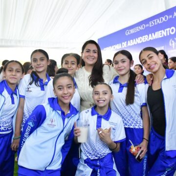 TERE JIMÉNEZ ABANDERA A DEPORTISTAS QUE REPRESENTARÁN A AGUASCALIENTES EN LA OLIMPIADA NACIONAL CONADE 2026