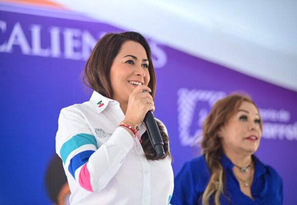 TERE JIMÉNEZ CELEBRA A NIÑAS Y NIÑOS DE MUNICIPIOS CON SORPRESAS Y REGALOS