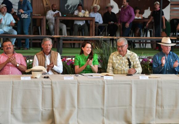 REFRENDA TERE JIMÉNEZ SU COMPROMISO CON EL SECTOR GANADERO DE AGUASCALIENTES