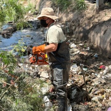 MUNICIPIO DE AGUASCALIENTES REALIZA JORNADA DE LIMPIEZA INTENSIVA EN EL ARROYO EL CEDAZO MUNICIPIO DE AGUASCALIENTES REALIZA JORNADA DE LIMPIEZA INTENSIVA EN EL ARROYO EL CEDAZO