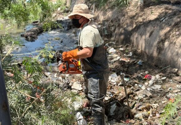 MUNICIPIO DE AGUASCALIENTES REALIZA JORNADA DE LIMPIEZA INTENSIVA EN EL ARROYO EL CEDAZO